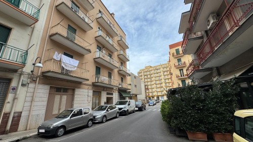 Appartamento Centrale IV Piano con Ascensore, Locale Deposito e Box Auto